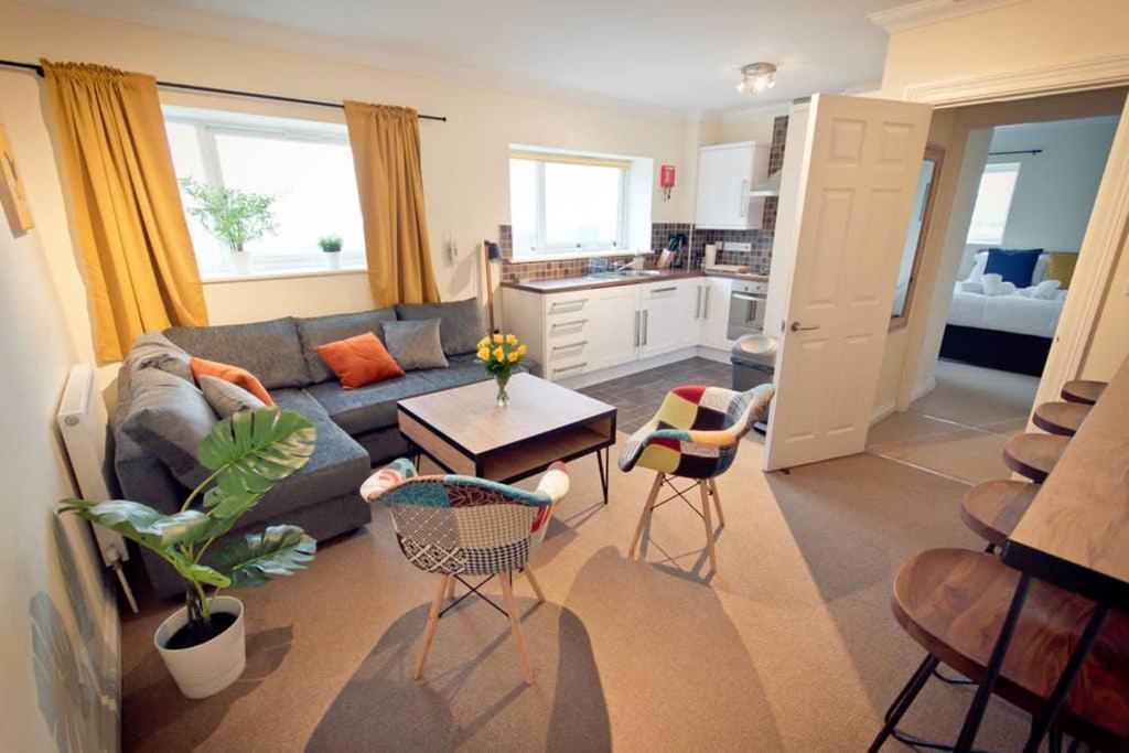 Top View 2 Bedroom Apartments Plymouth Bagian luar foto